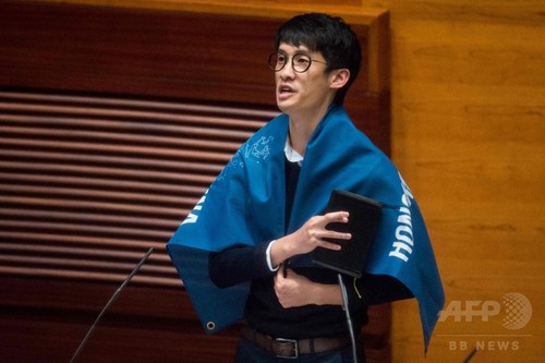 香港の独立派若手議員、就任宣誓を阻止される 香港の独立派若手議員、就任宣誓を阻止される