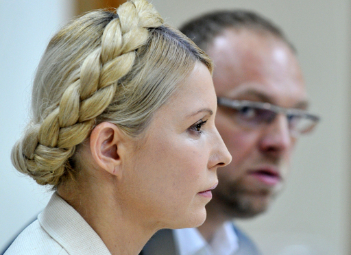 ティモシェンコ前首相の裁判始まる、職権乱用の罪で ウクライナ