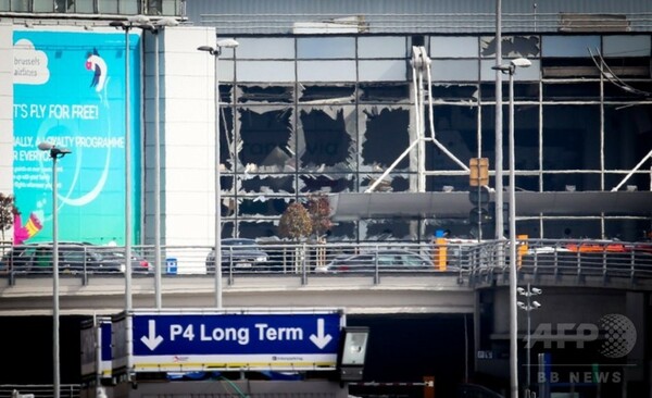 血の海に横たわる負傷者たち、ベルギー空港爆発の目撃者が証言