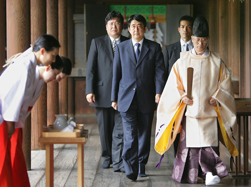 安倍首相、靖国に供物奉納、「総理大臣」名で - 東京
