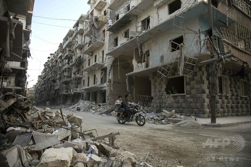 シリア北部の避難民キャンプで空爆、市民28人死亡 監視団発表 シリア北部の避難民キャンプで空爆、市民28人死亡 監視団発表