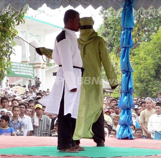 インドネシア・アチェ州議会、石打ち死刑法案を可決 姦通罪が対象 インドネシア・アチェ州議会、石打ち死刑法案を可決 姦通罪が対象