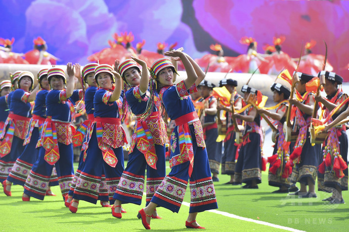 建州60周年祝う 雲南・文山チワン族ミャオ族自治州 建州60周年祝う 雲南・文山チワン族ミャオ族自治州
