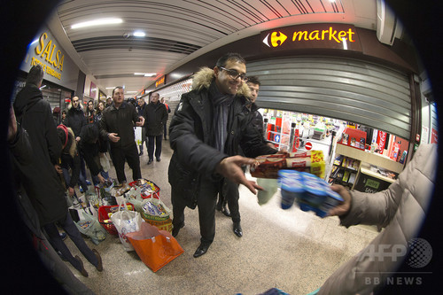 仏スーパー食品廃棄禁止法、署名運動は次に欧州へ 仏スーパー食品廃棄禁止法、署名運動は次に欧州へ