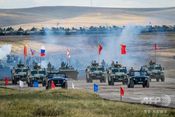 ロシア「史上最大」の軍事演習、中国・モンゴル軍とパレード