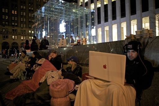 アップル｢iPad｣、発売日前日からマンハッタンに列