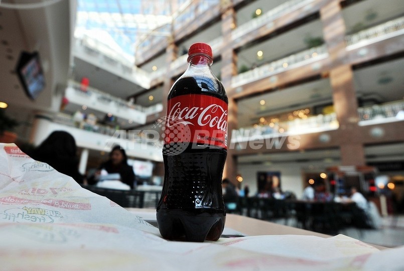 コカ・コーラ誕生125周年、世界中で愛される「米国文化」 コカ・コーラ誕生125周年、世界中で愛される「米国文化」