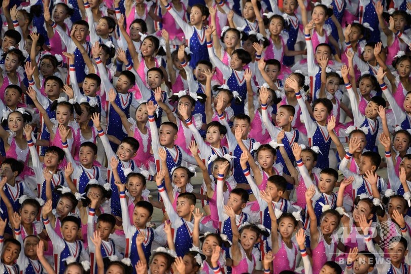 北朝鮮、5年ぶりにマスゲーム開催 建国70周年記念、正恩氏ら観覧