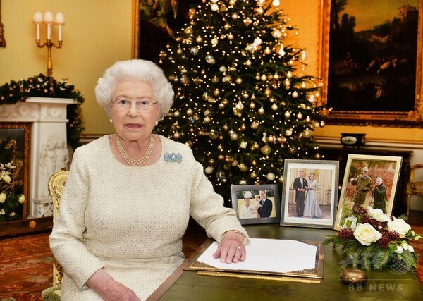 「闇の中に光」、英女王のクリスマスメッセージ 難民の窮状にも言及