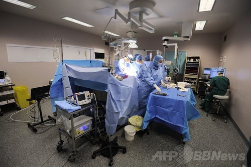 患者の肝臓にイニシャルを「焼き印」、英医師に停職処分