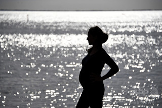 逮捕された妊婦、産院搬送を拒否され一人署内で出産 タンザニア 逮捕された妊婦、産院搬送を拒否され一人署内で出産 タンザニア