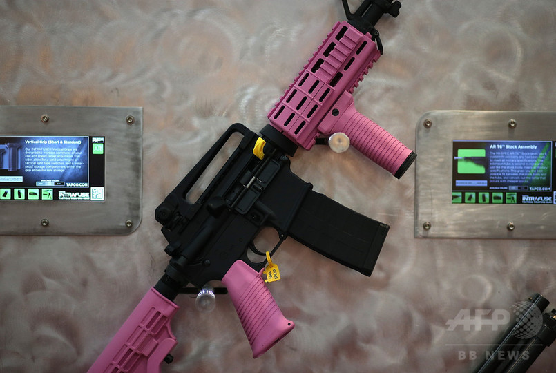 米銃器業界、カラフルな銃で6歳からの子ども市場に照準 報告書 米銃器業界、カラフルな銃で6歳からの子ども市場に照準 報告書