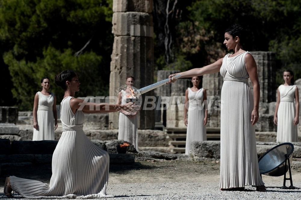 ソチ冬季五輪の聖火がギリシャで採火、聖火リレー始まる 写真7枚 国際ニュース:AFPBB News