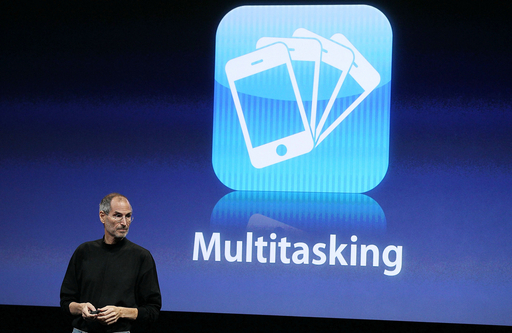 米アップル、マルチタスク対応の新「iPhone OS 4」を発表