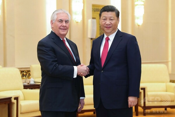 中国の習主席、ティラーソン米国務長官と会談 関係強化を表明