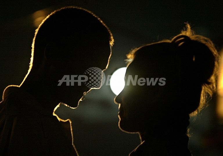 英国人の5人に1人が「一夫一婦制は好ましくない」、性意識調査 英国人の5人に1人が「一夫一婦制は好ましくない」、性意識調査