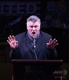 トランプ大統領と物まね俳優の写真を取り違え掲載、新聞社が謝罪 トランプ大統領と物まね俳優の写真を取り違え掲載、新聞社が謝罪