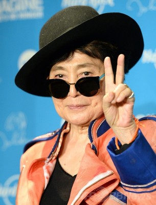 オノ・ヨーコさん、イルカの追い込み漁に訴え オノ・ヨーコさん、イルカの追い込み漁に訴え