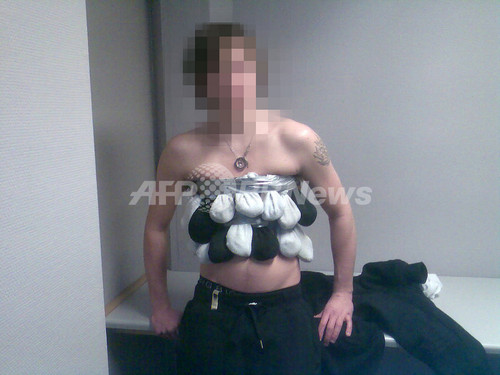 爬虫類を体に張り付けて税関突破を試みた男を逮捕 ノルウェー税関 爬虫類を体に張り付けて税関突破を試みた男を逮捕 ノルウェー税関