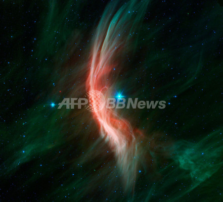 へびつかい座ゼータ星が生む鮮やかな衝撃波、NASA へびつかい座ゼータ星が生む鮮やかな衝撃波、NASA