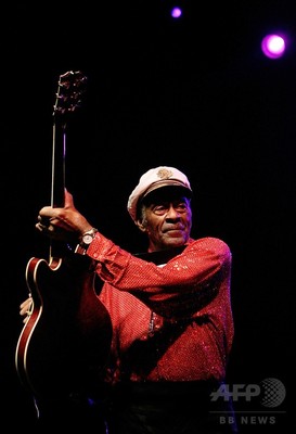 ロックンロールの創始者チャック・ベリーさん死去、90歳 米国 ロックンロールの創始者チャック・ベリーさん死去、90歳 米国