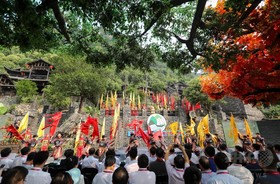 伸び悩む訪中観光客 国外への旅行客に比べ大幅「赤字」 伸び悩む訪中観光客 国外への旅行客に比べ大幅「赤字」