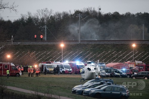 TGVが試験走行中に脱線、10人死亡 フランス