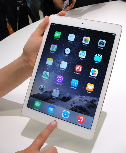 米アップル、新型「iPad Air 2」発表