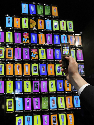 最新携帯がバルセロナに集合、耐水やタッチスクリーンも