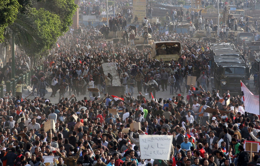カイロで反政府派に大統領派が発砲、4人死亡　エジプト