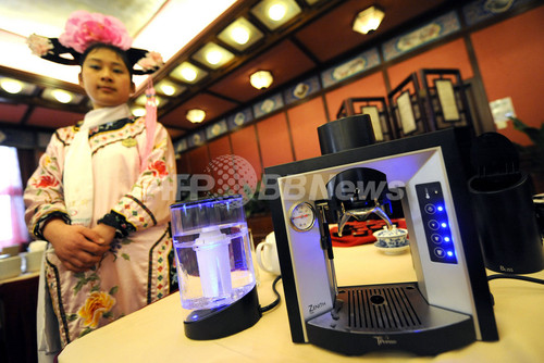 お茶も手軽に本格派、「ネスプレッソ」開発者が「ティープレッソ」発表 お茶も手軽に本格派、「ネスプレッソ」開発者が「ティープレッソ」発表