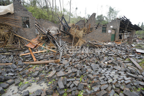 重慶で竜巻や雹伴う暴風雨、29人死亡 重慶で竜巻や雹伴う暴風雨、29人死亡