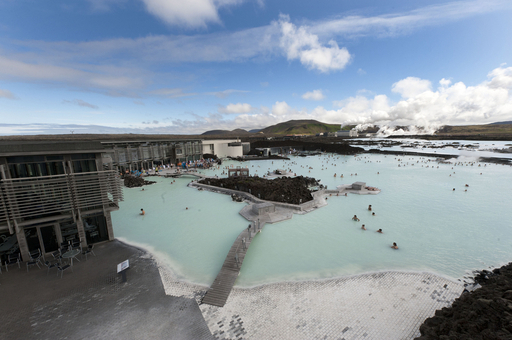 アイスランドの巨大温泉「ブルーラグーン」