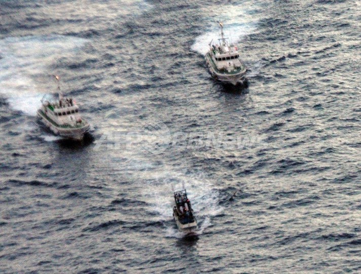 尖閣諸島付近でにらみ合いの抗議船、台湾へ引き返す 尖閣諸島付近でにらみ合いの抗議船、台湾へ引き返す