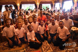 タイ、洞窟から救出のサッカー少年らに国籍付与 タイ、洞窟から救出のサッカー少年らに国籍付与