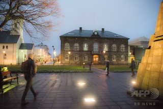 男女同一賃金の証明書取得を義務付けへ、アイスランド 男女同一賃金の証明書取得を義務付けへ、アイスランド