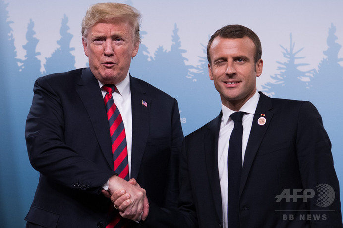 固い友情の印?トランプ米大統領の手にマクロン仏大統領の指跡 固い友情の印?トランプ米大統領の手にマクロン仏大統領の指跡