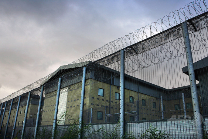 「まるで刑務所」、視察委が英最大の移民収容施設に苦言 「まるで刑務所」、視察委が英最大の移民収容施設に苦言