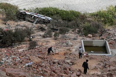 2階建てバスが渓谷に転落、37人死亡 ペルー