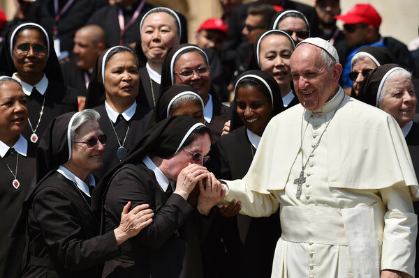 カトリック教会、女性聖職者復活も 法王が検討委設立