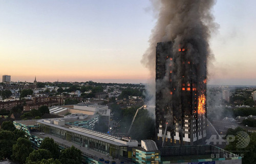 英タワー火災、安全性の懸念無視か 住民「大量殺人だ」と怒り 英タワー火災、安全性の懸念無視か 住民「大量殺人だ」と怒り