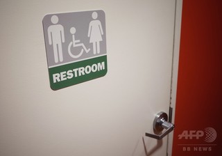 米トランスジェンダー「トイレ問題」、連邦裁が元生徒の訴えを支持 米トランスジェンダー「トイレ問題」、連邦裁が元生徒の訴えを支持