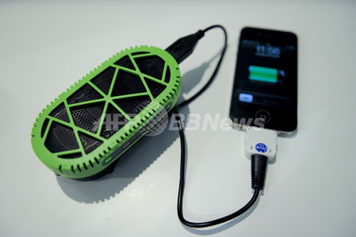 スマホの電池切れ、もう心配無用!水さえあればOKな充電器登場 スマホの電池切れ、もう心配無用!水さえあればOKな充電器登場