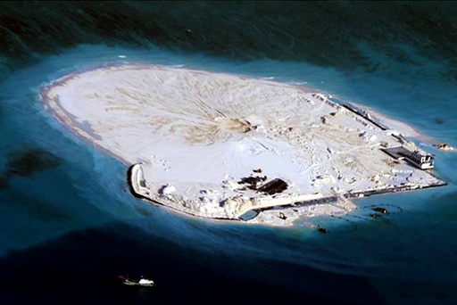 中国、南沙諸島で埋め立て フィリピンが写真公開