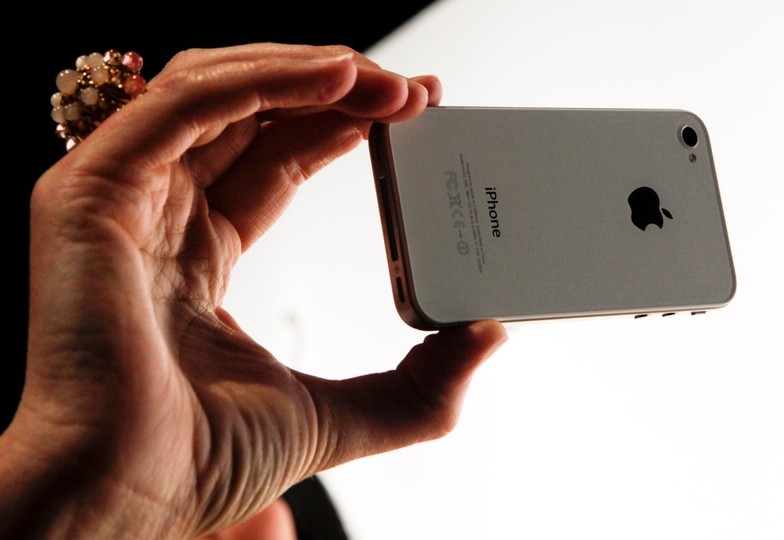 アップル、「フェイスタイム」の不具合修正 来週にソフト更新版提供 アップル、「フェイスタイム」の不具合修正 来週にソフト更新版提供