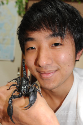 動画:コオロギやゴキブリが食材に、昆虫食伝道師の鍋パーティー 動画:コオロギやゴキブリが食材に、昆虫食伝道師の鍋パーティー