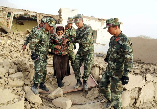 中国新疆ウイグル自治区でM5.4の地震、31人死傷 1500棟倒壊 中国新疆ウイグル自治区でM5.4の地震、31人死傷 1500棟倒壊