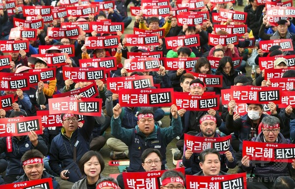 韓国で朴大統領の退陣求めるデモ、4週連続