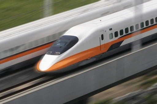 台湾新幹線が運行本数削減へ、平日運賃と役員給与もカット