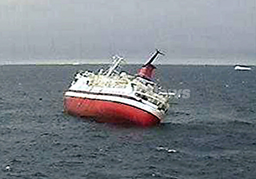 南極海で客船浸水事故、別の客船が現場で救助開始 写真3枚 国際ニュース：AFPBB News